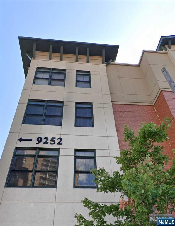 9252 Kennedy Boulevard 308
