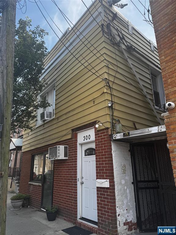 300 Delano Place