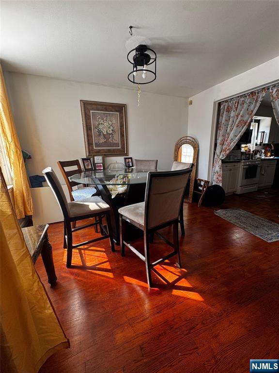 300 Delano Place