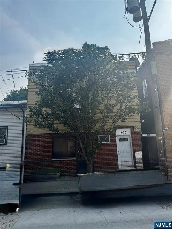 300 Delano Place