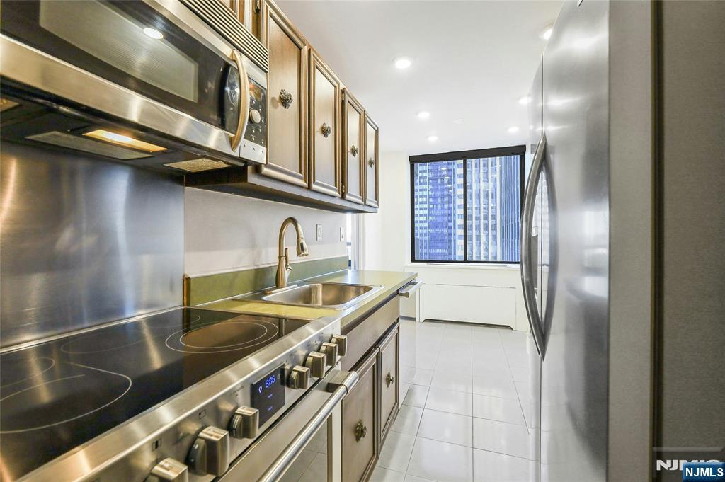 200 Winston Drive 421