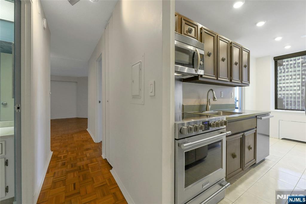 200 Winston Drive 421