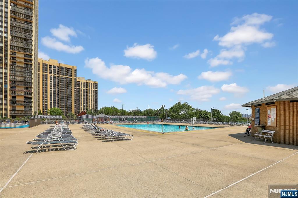 200 Winston Drive 421