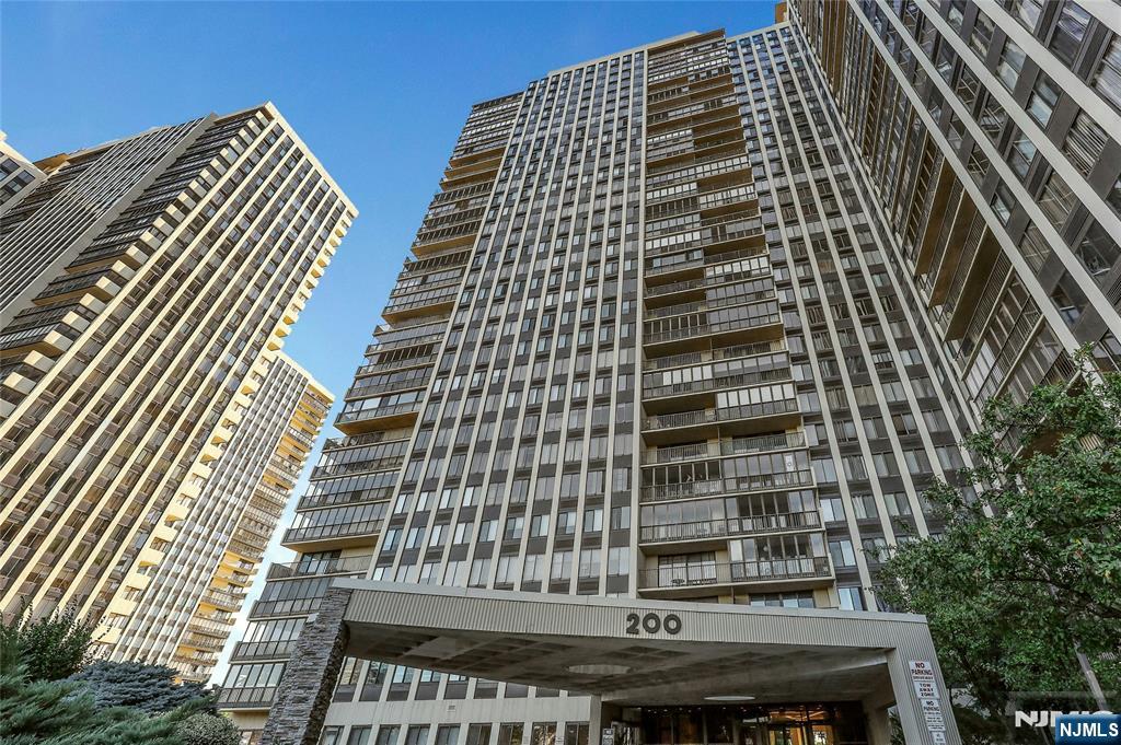 200 Winston Drive 421