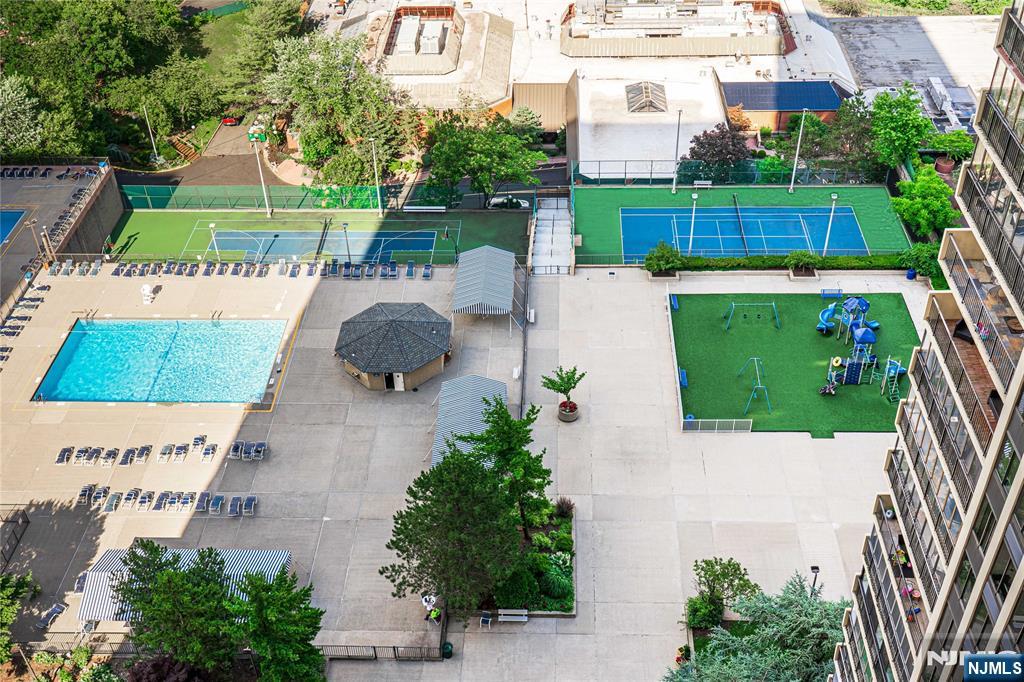 200 Winston Drive 421