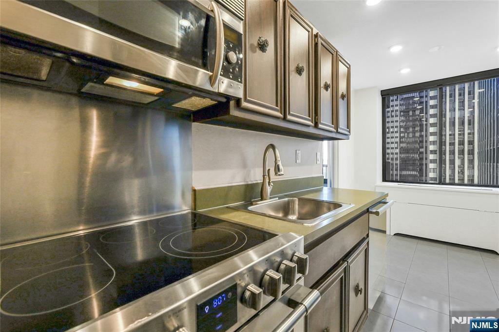 200 Winston Drive 421