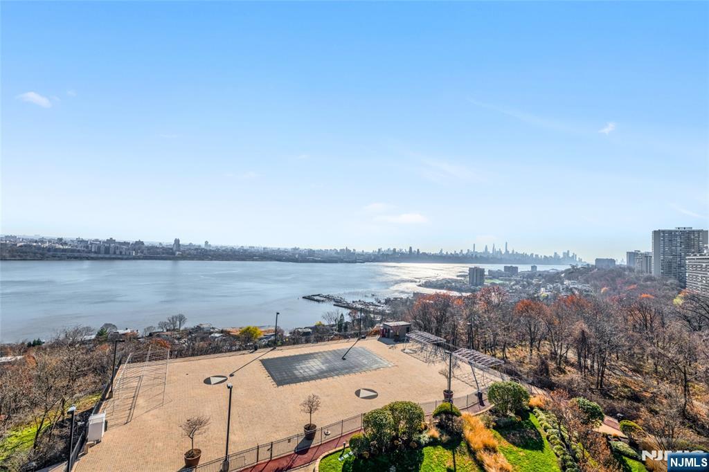 1512 Palisade Avenue 7H