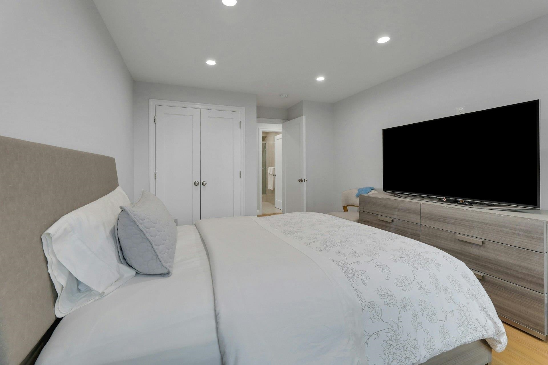 300 WINSTON DR Unit: C0910
