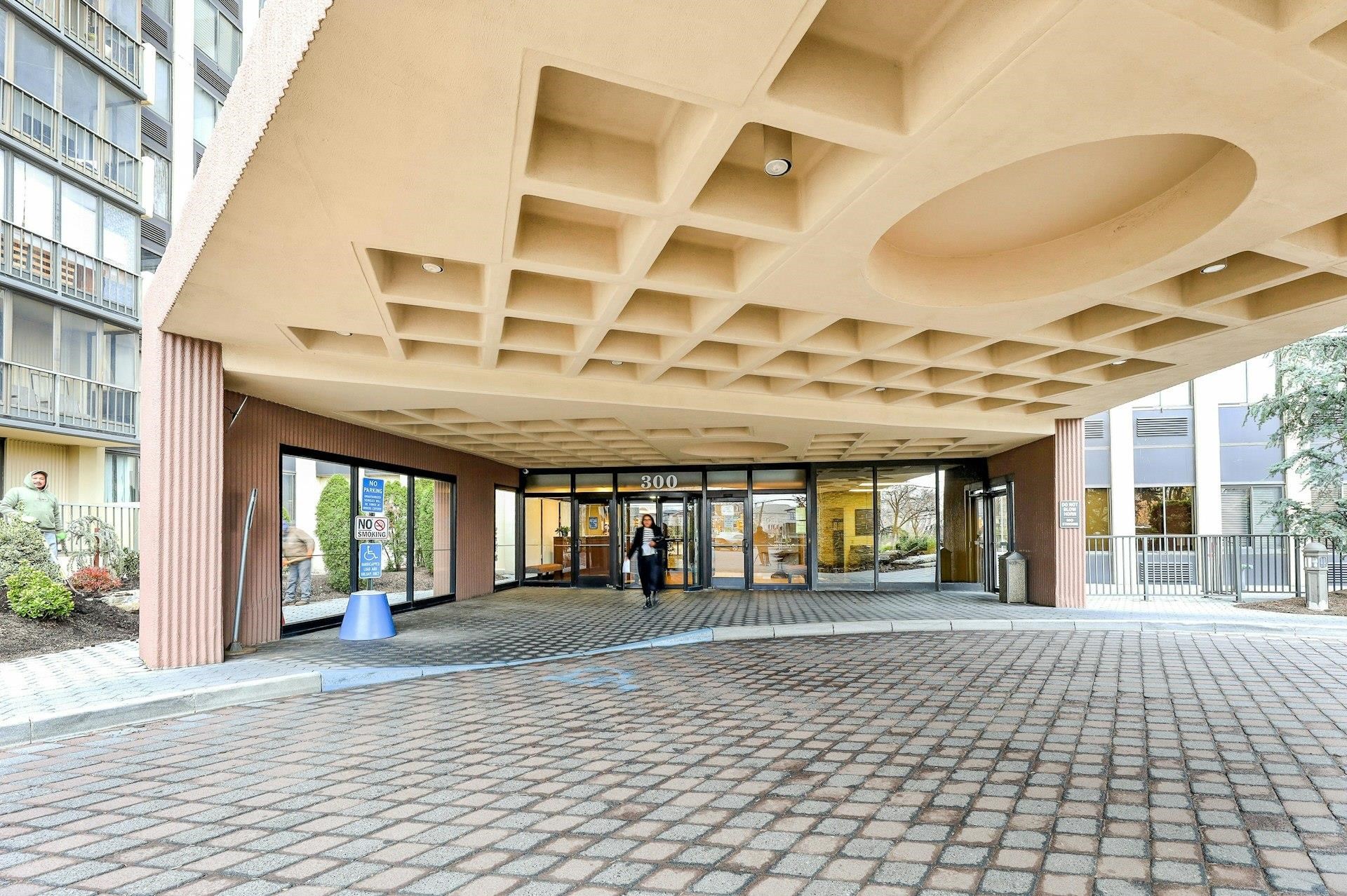 300 WINSTON DR Unit: C0910