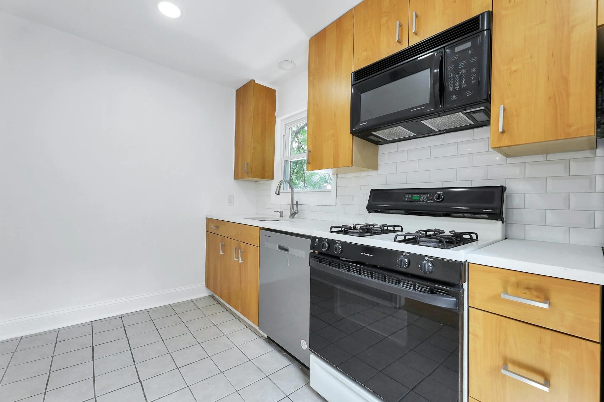179 CHRISTIE HEIGHTS ST Unit: B