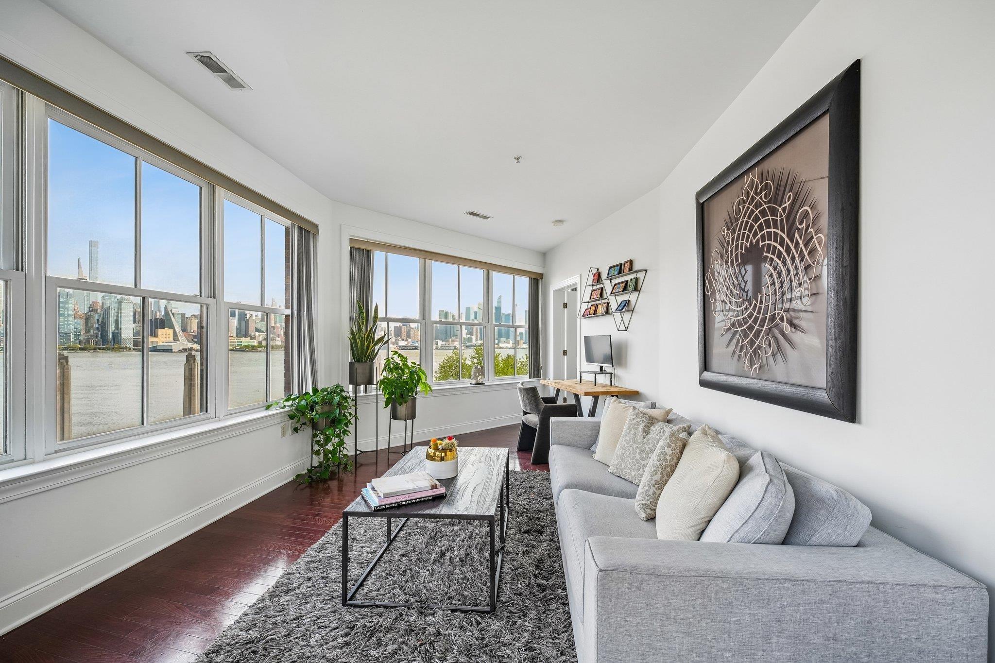 22 AVENUE AT PORT IMPERIAL Unit: 302