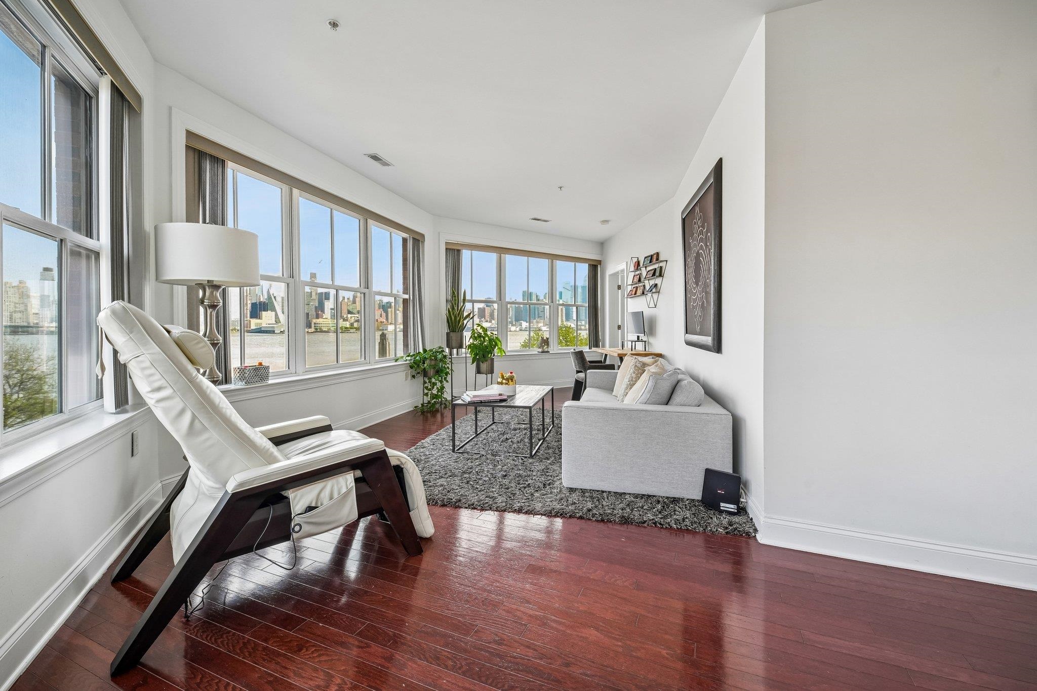 22 AVENUE AT PORT IMPERIAL Unit: 302