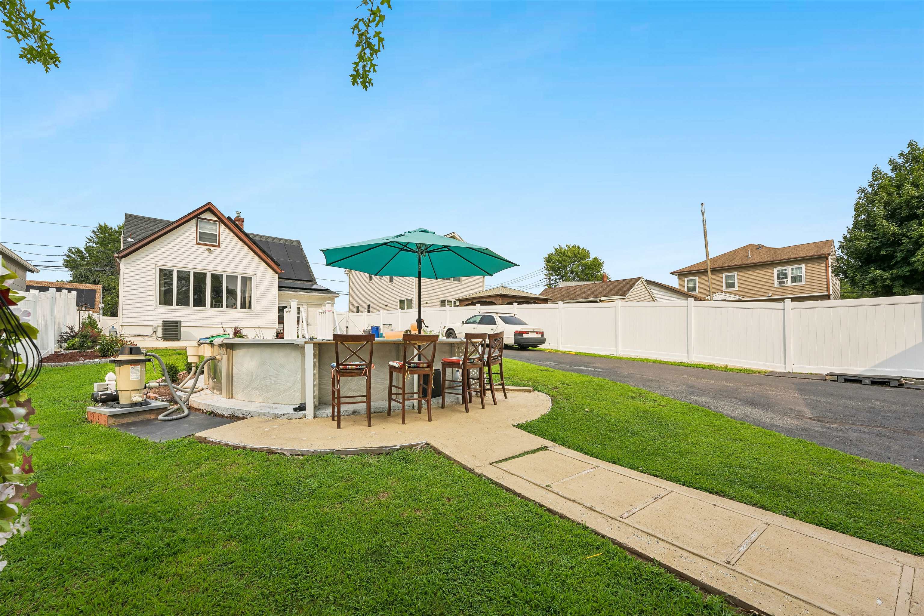 158 CHARLTON AVE