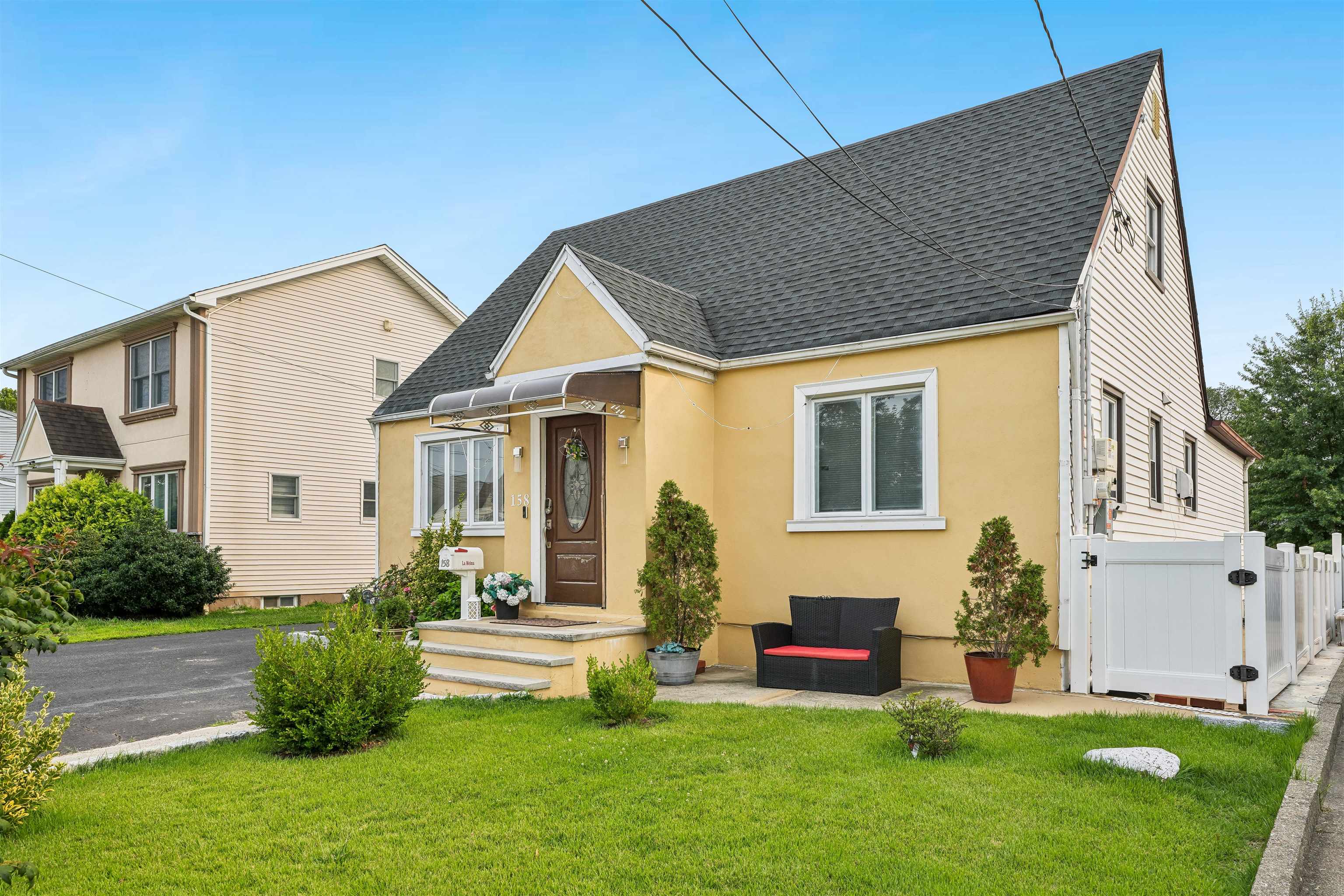 158 CHARLTON AVE