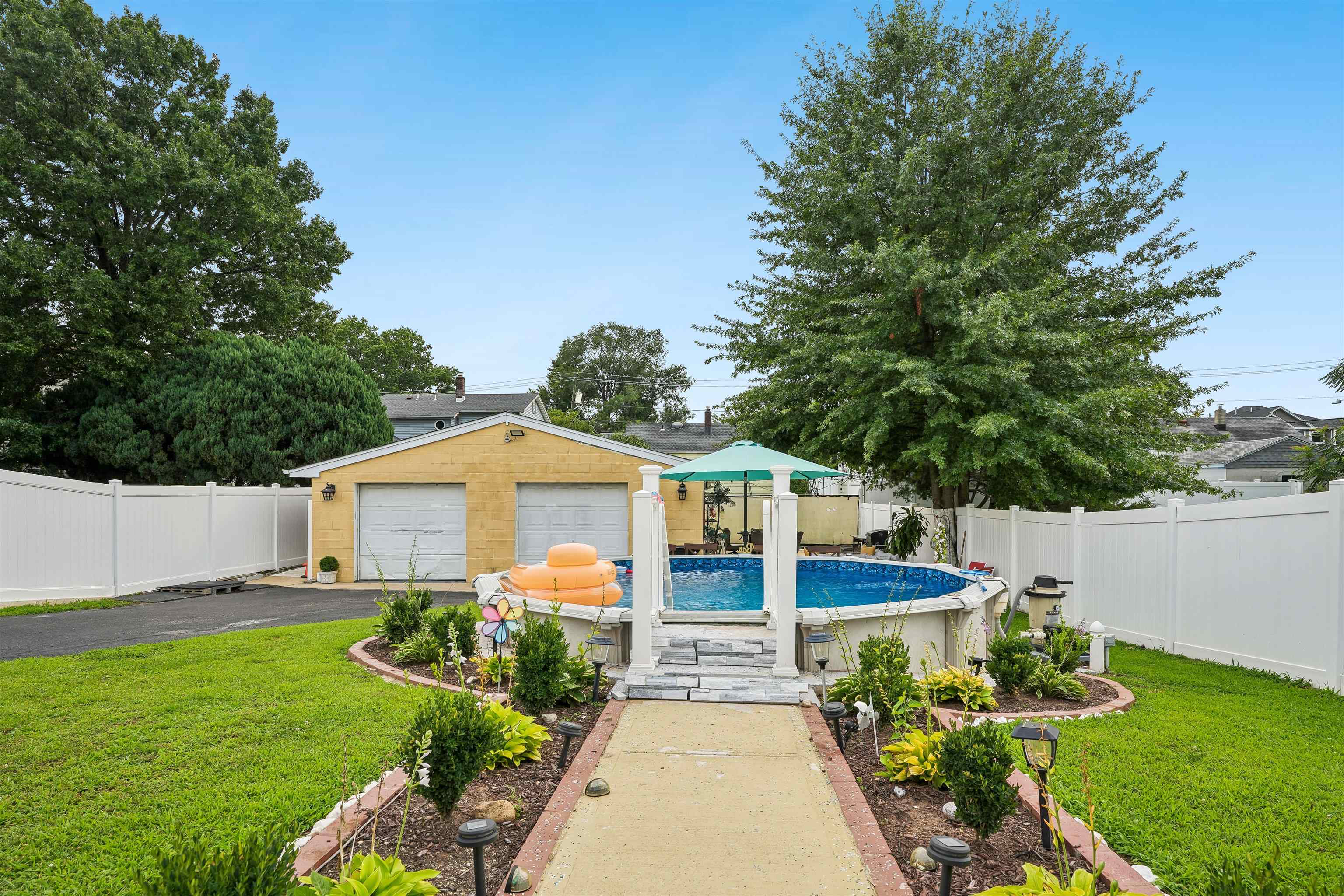 158 CHARLTON AVE