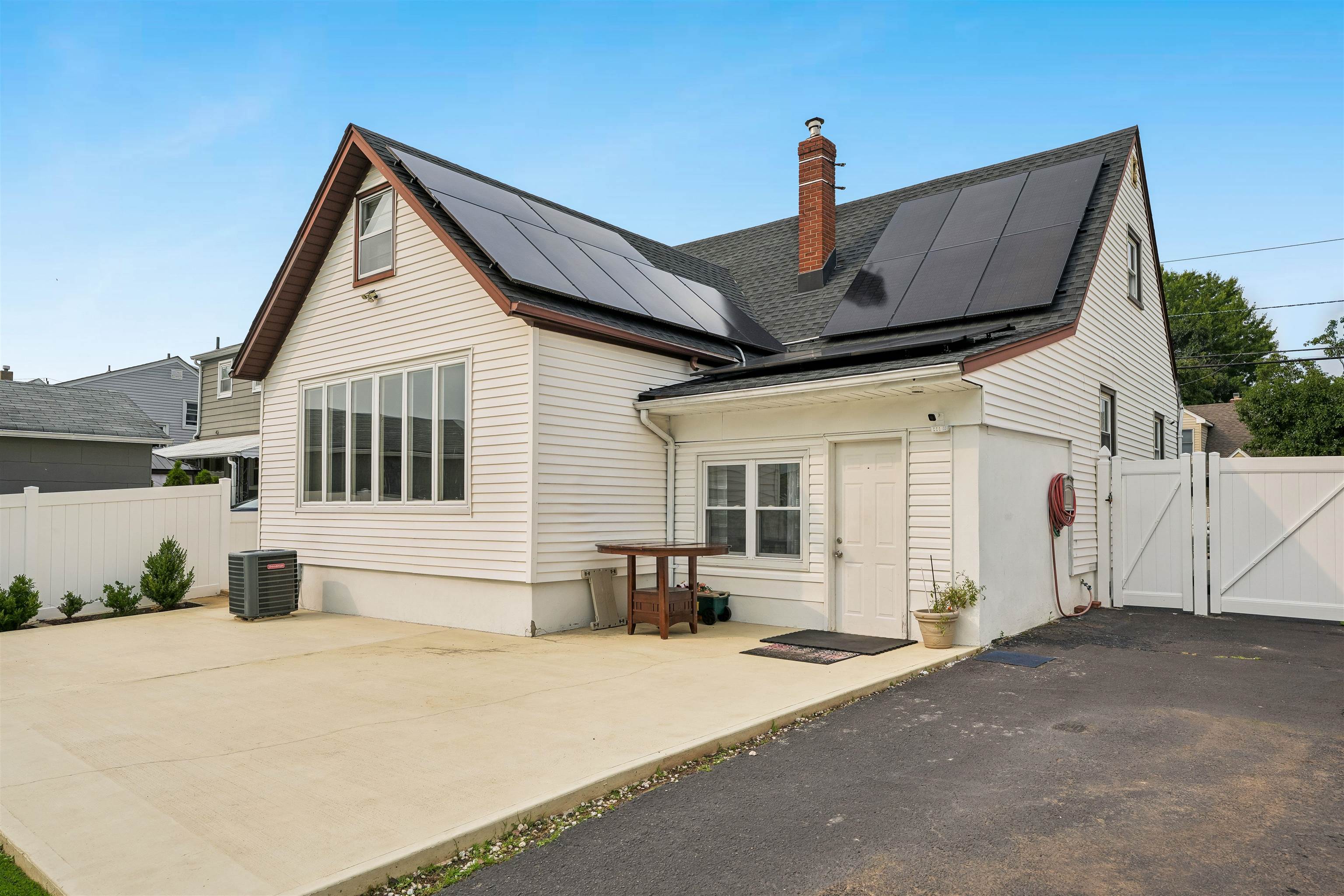158 CHARLTON AVE