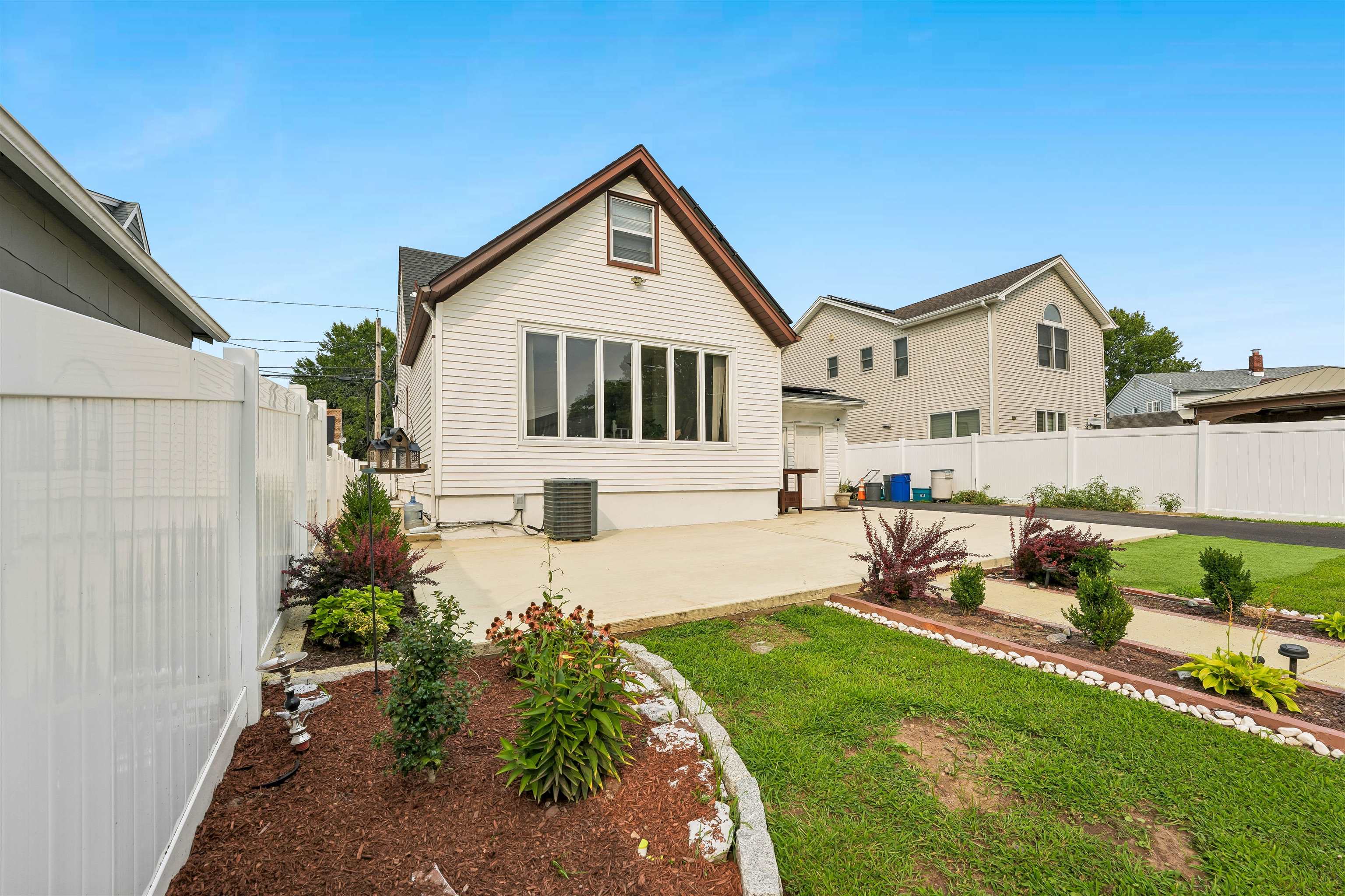 158 CHARLTON AVE