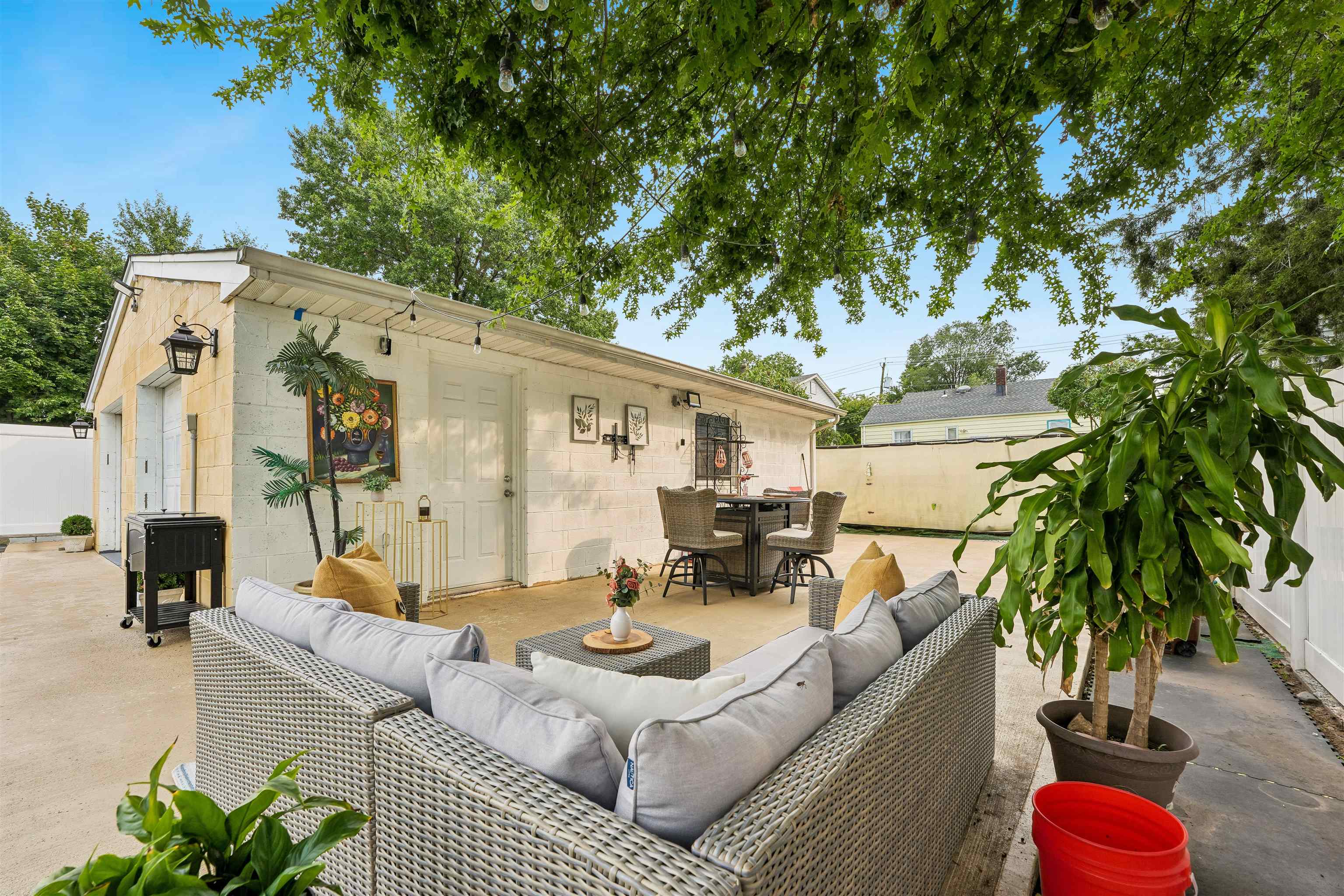 158 CHARLTON AVE