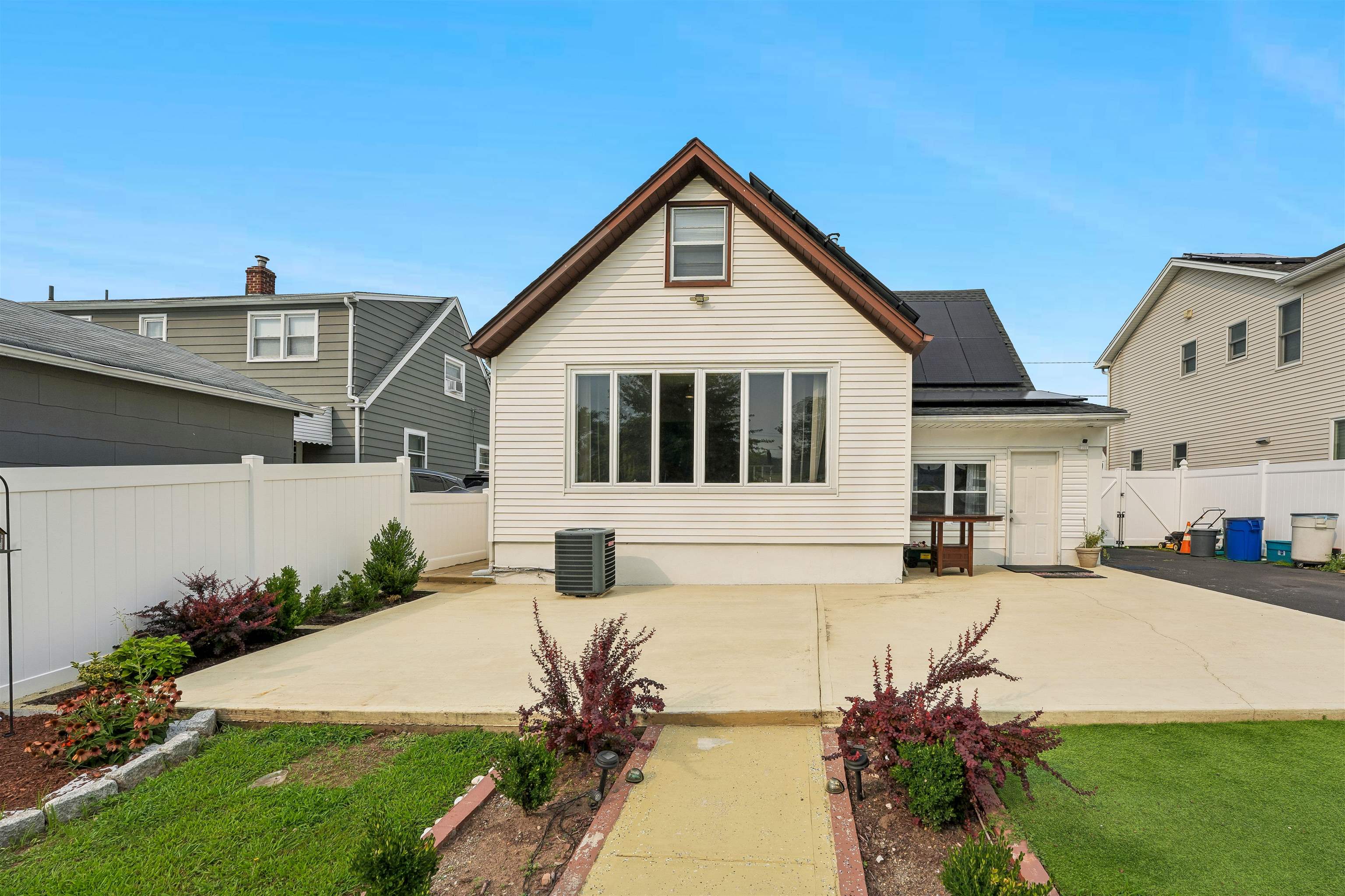 158 CHARLTON AVE