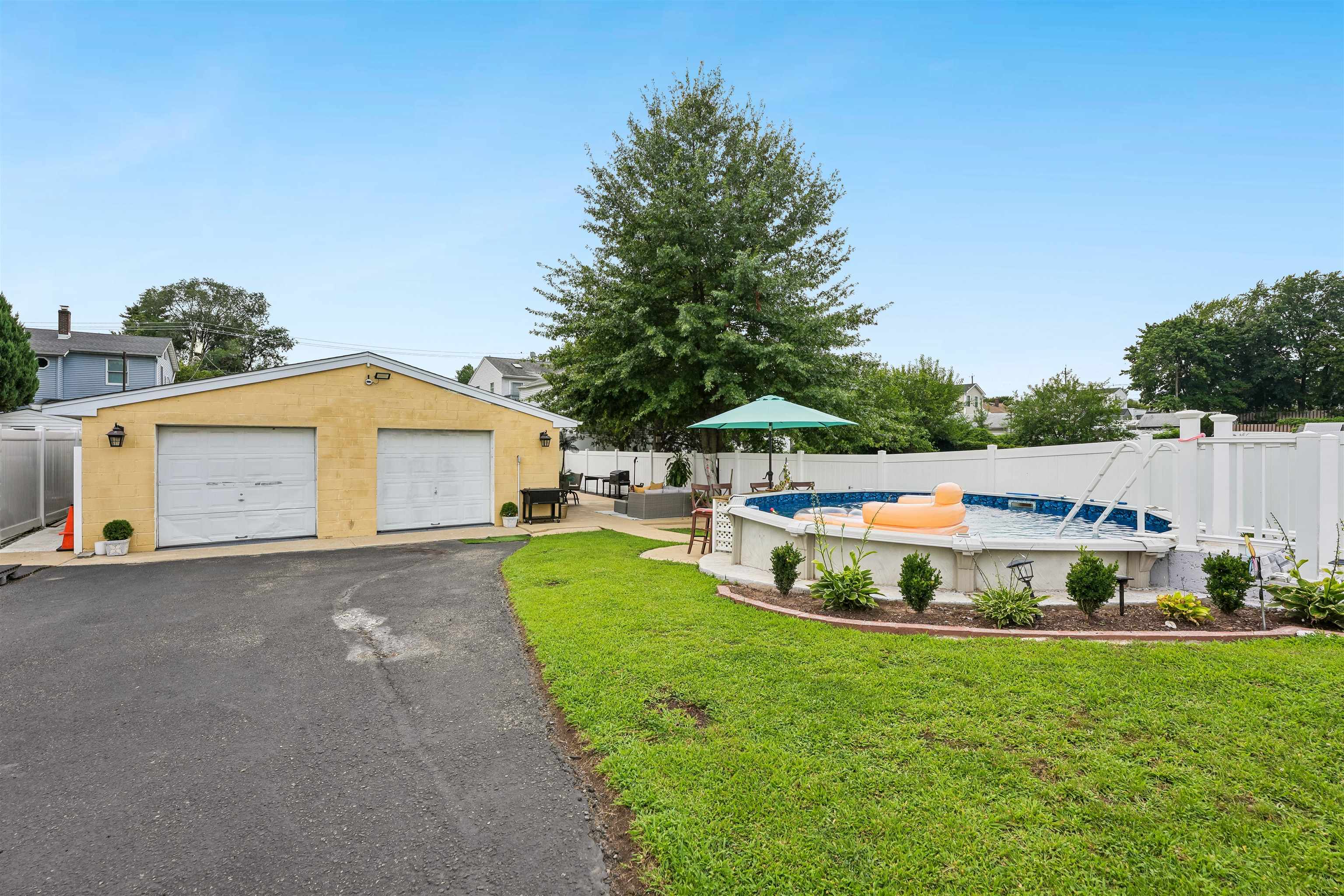 158 CHARLTON AVE