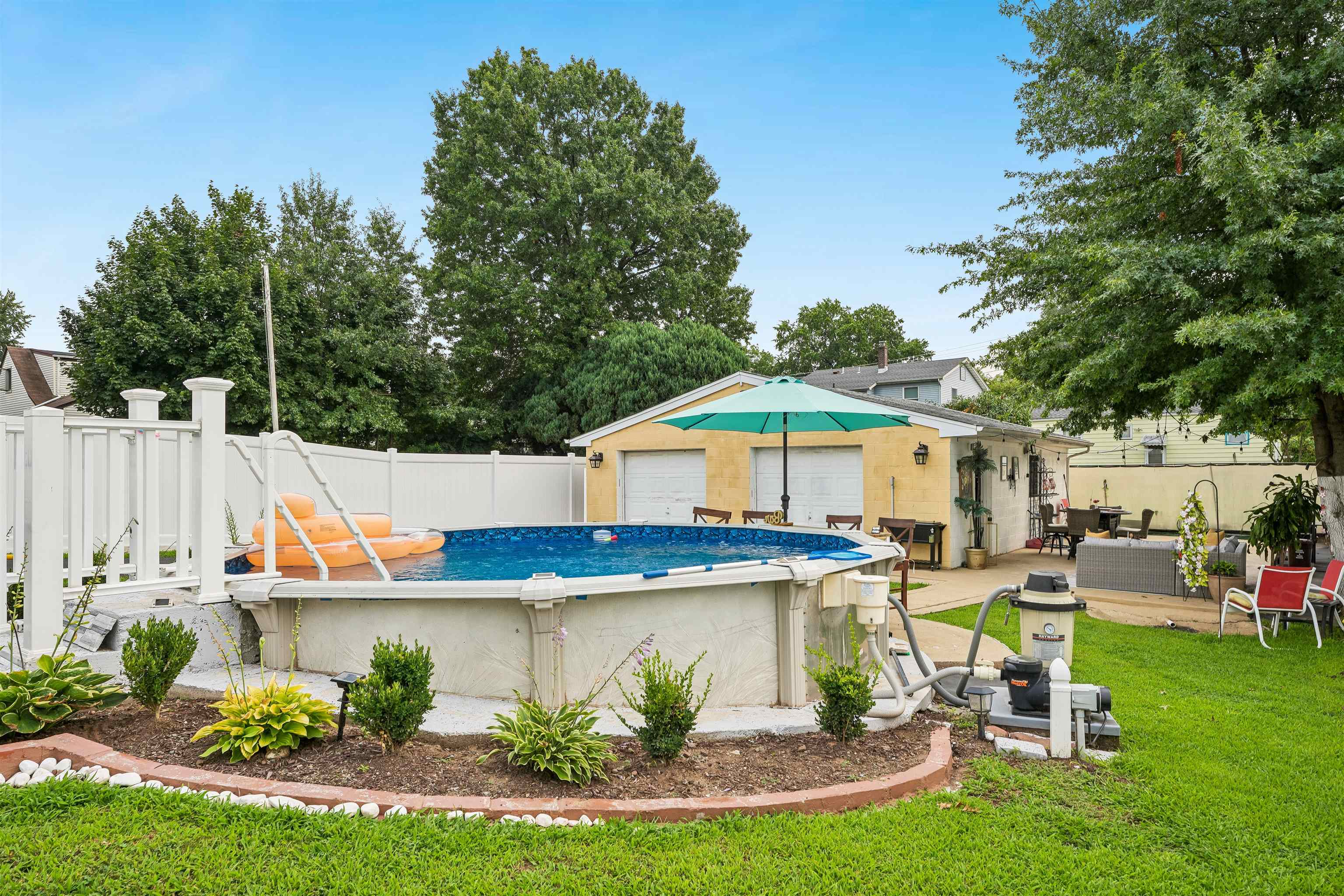 158 CHARLTON AVE