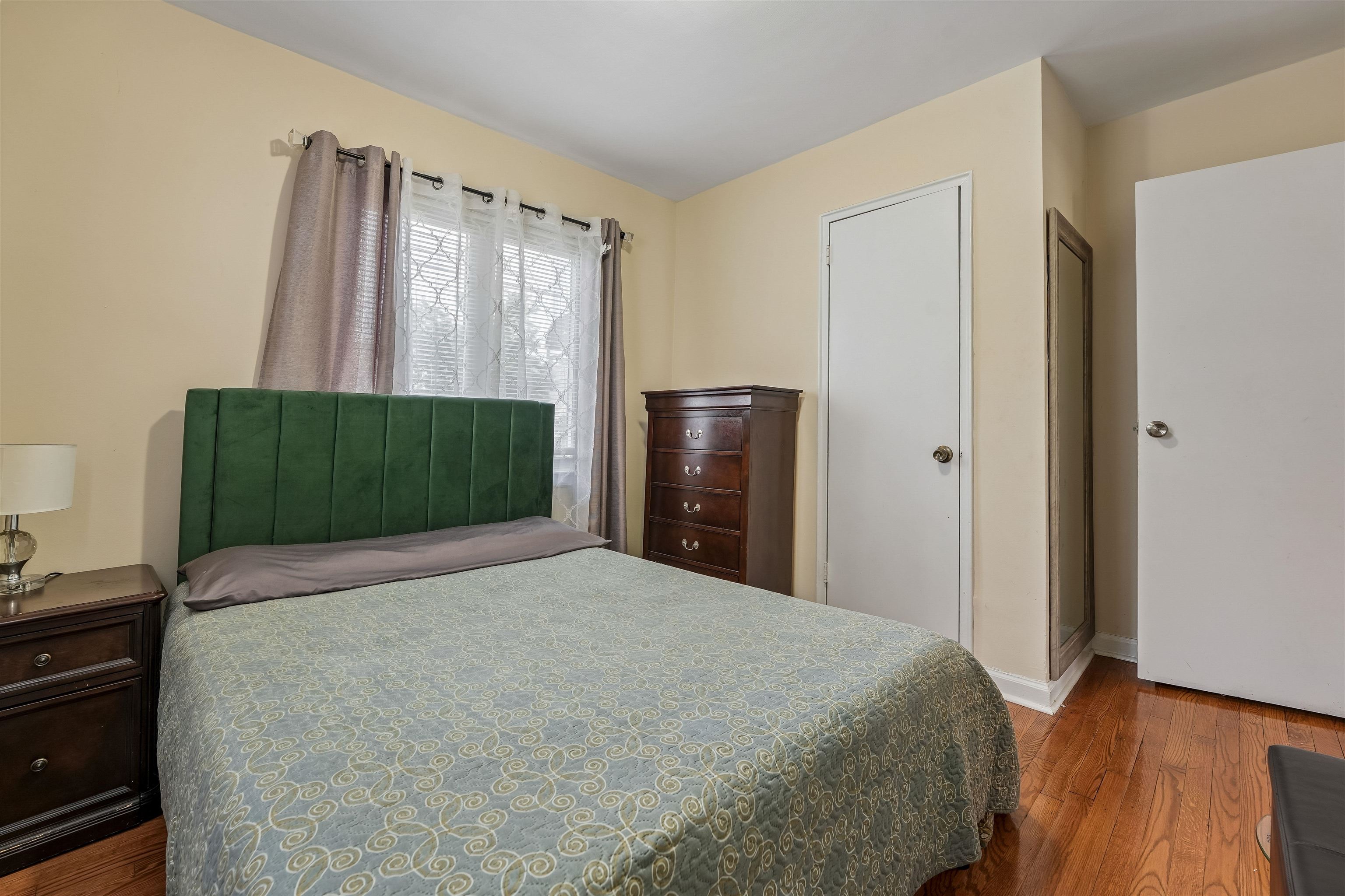 158 CHARLTON AVE
