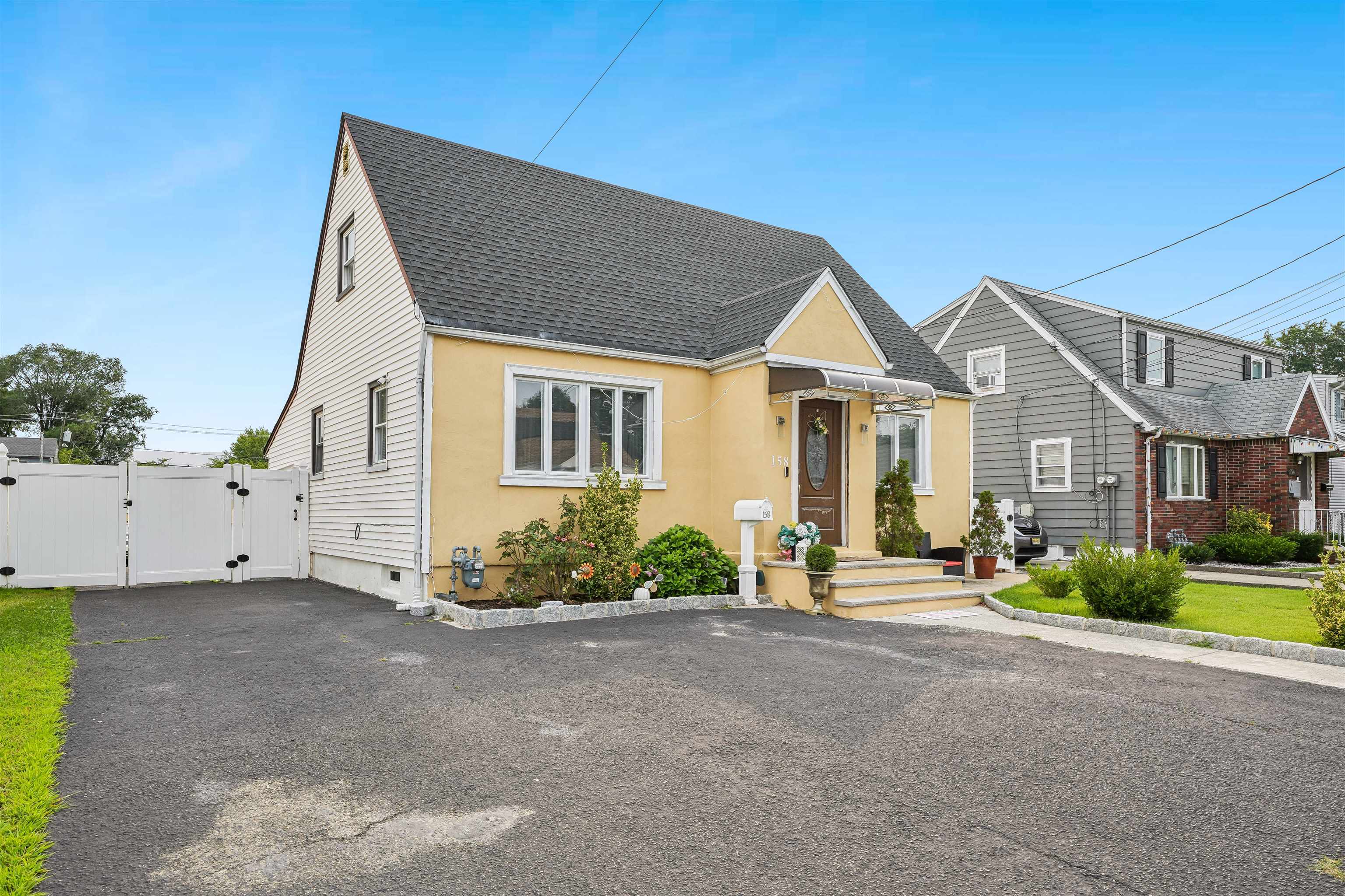 158 CHARLTON AVE