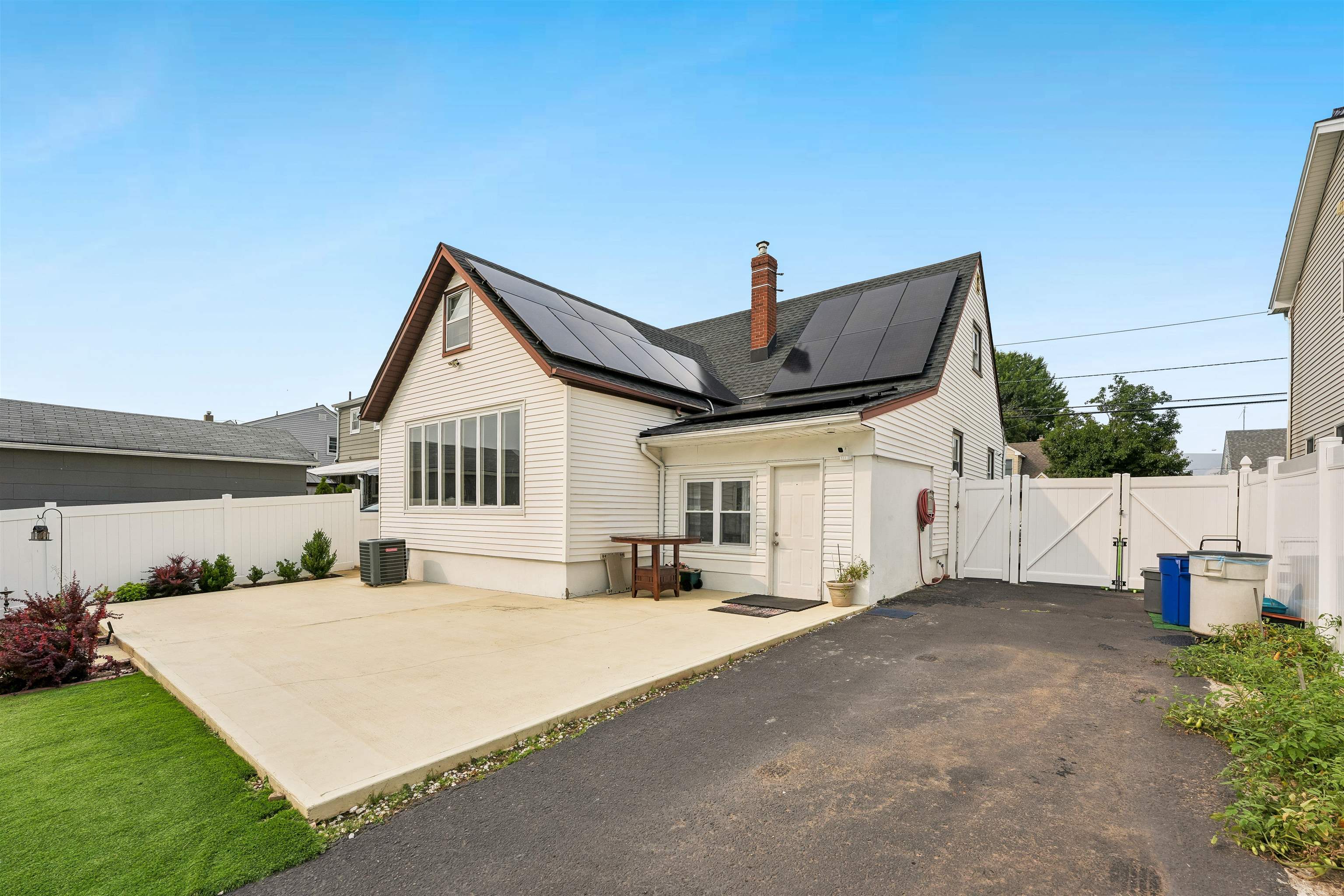 158 CHARLTON AVE