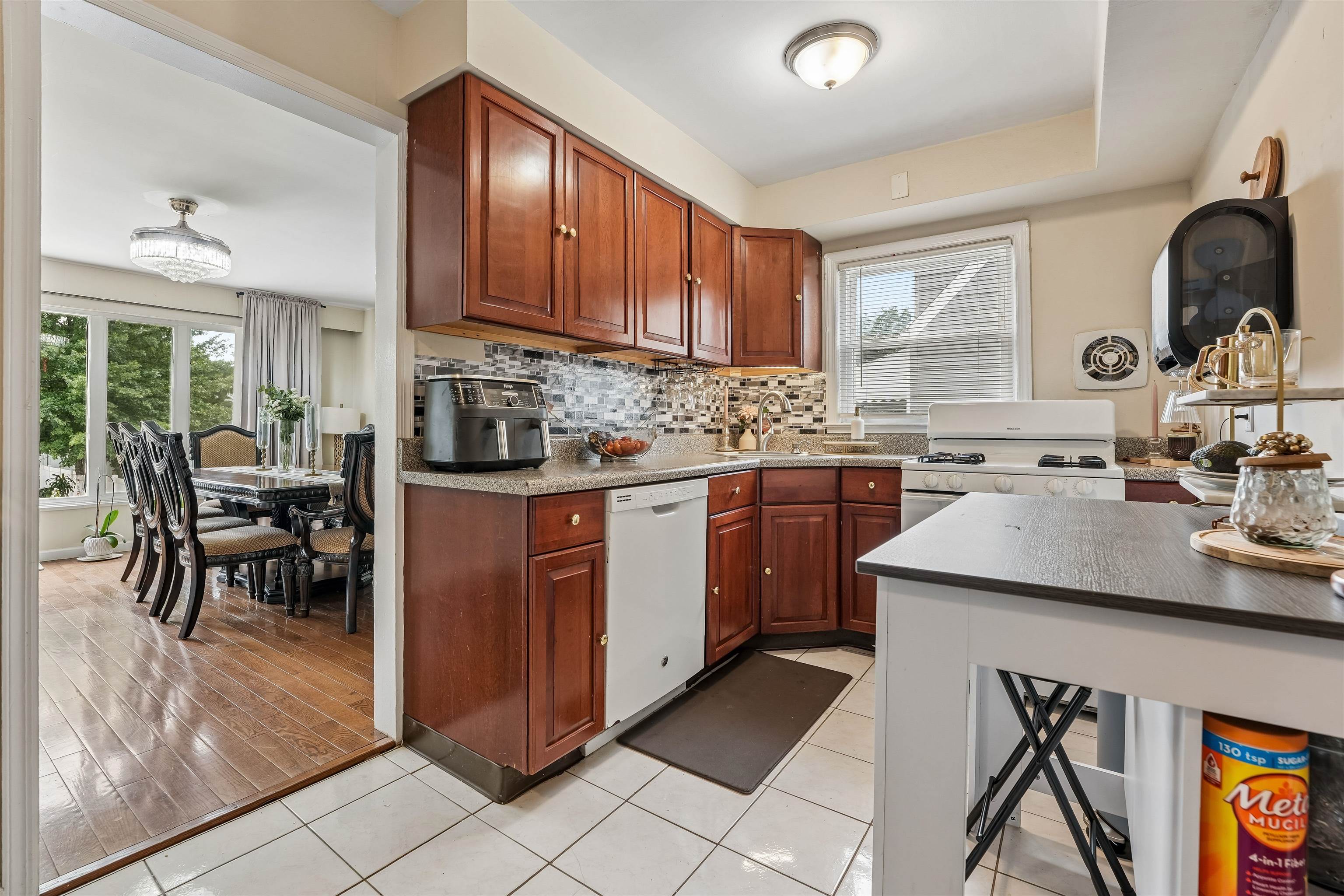 158 CHARLTON AVE