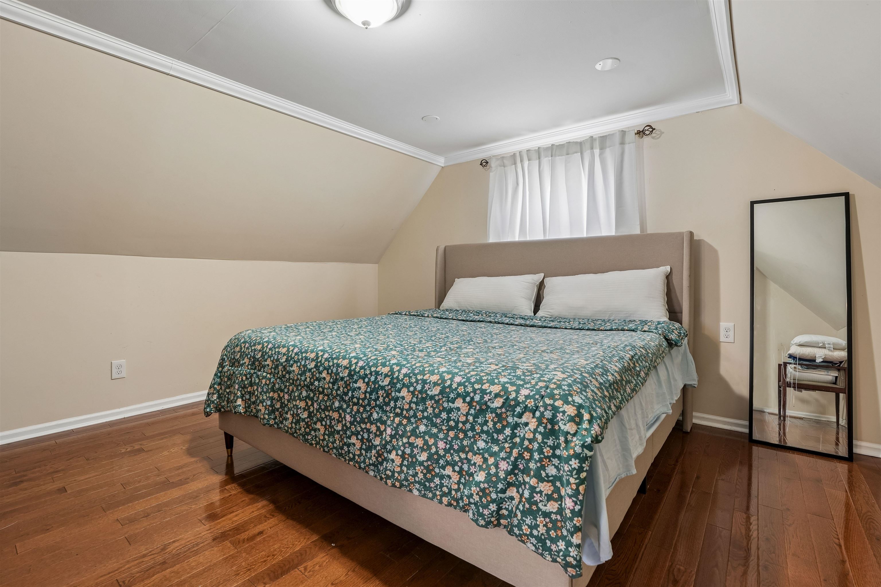 158 CHARLTON AVE