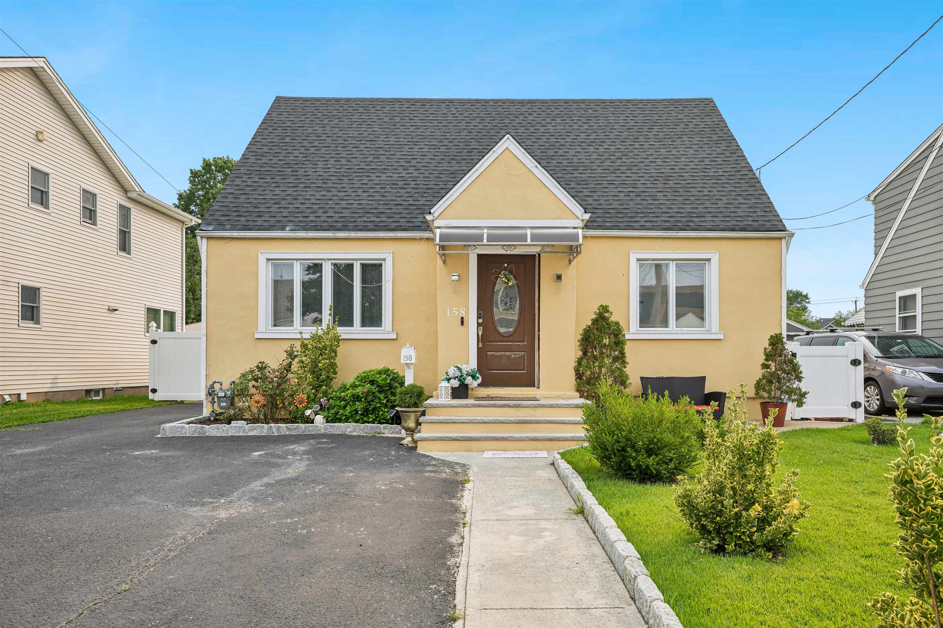 158 CHARLTON AVE