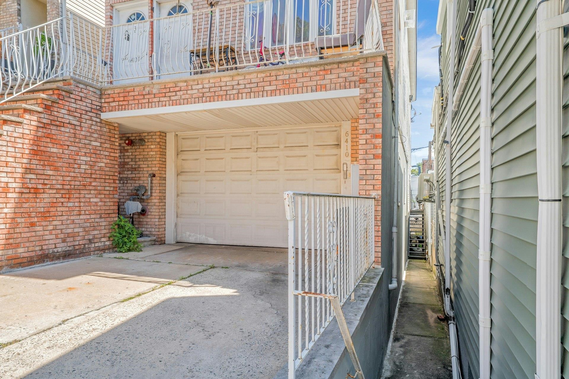6410 MADISON ST Unit: Apt 1