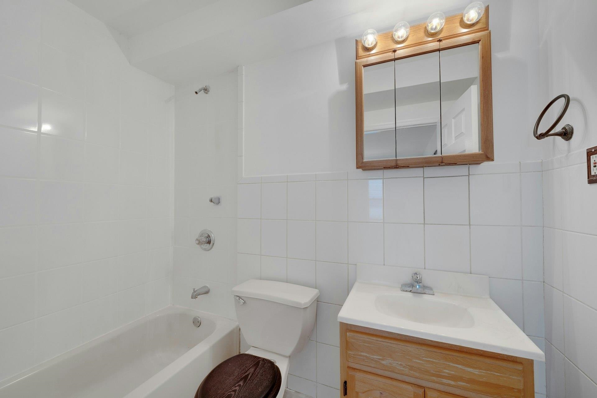6410 MADISON ST Unit: Apt 1