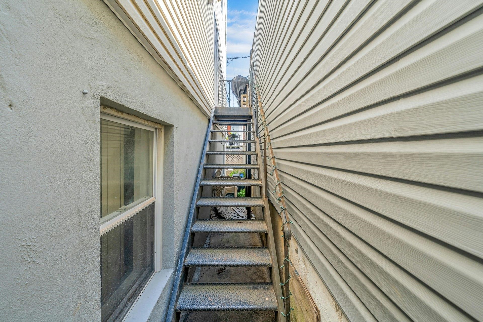 6410 MADISON ST Unit: Apt 1