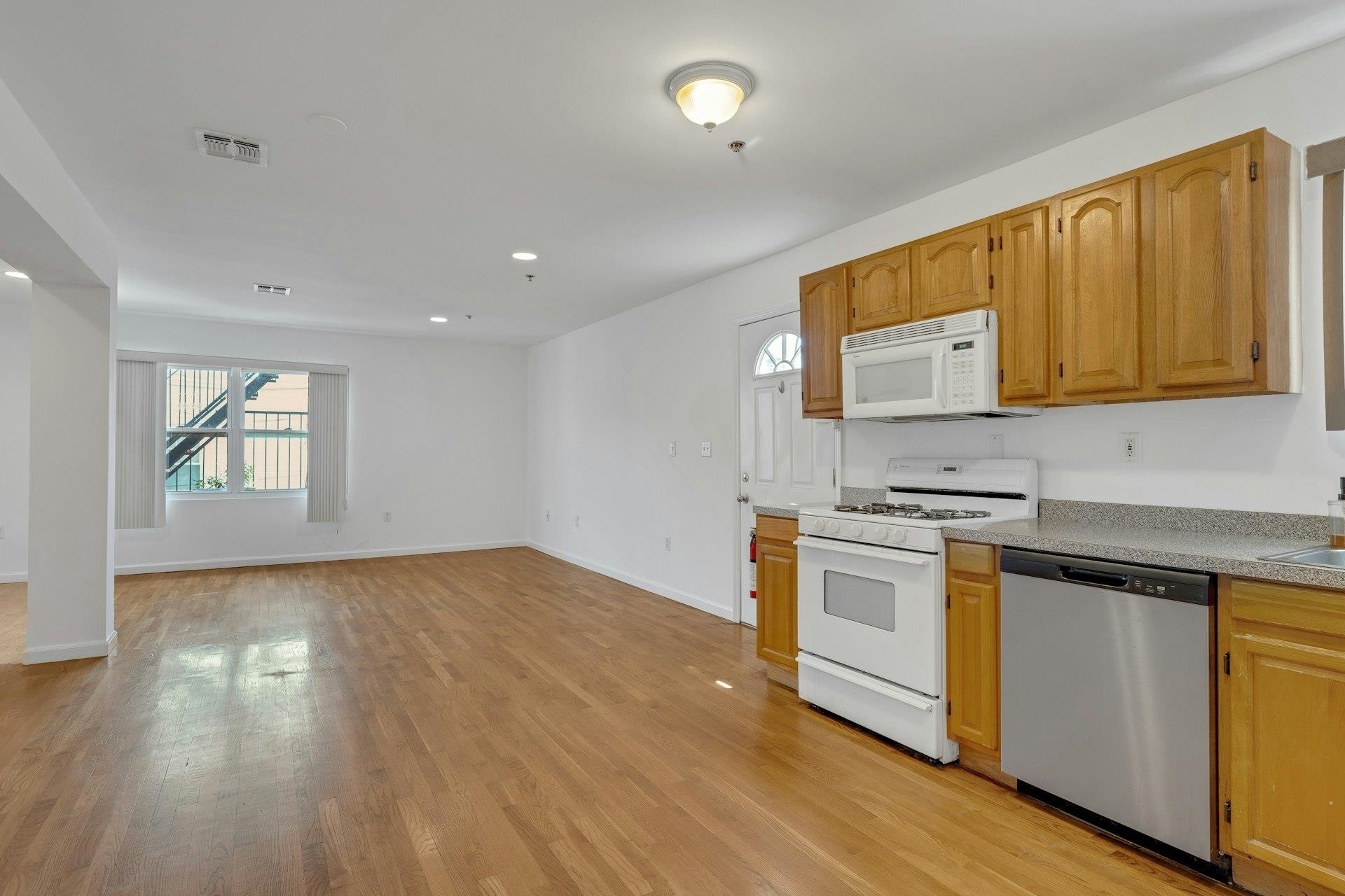 6410 MADISON ST Unit: Apt 1