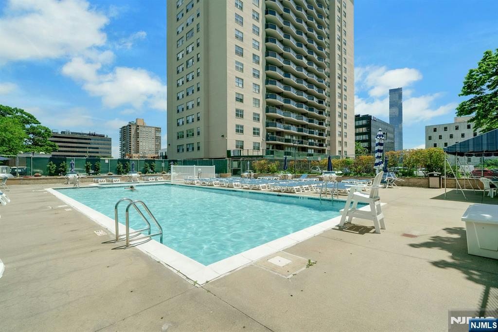 2077 Center Avenue 9E