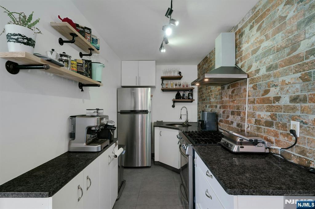 2077 Center Avenue 9E