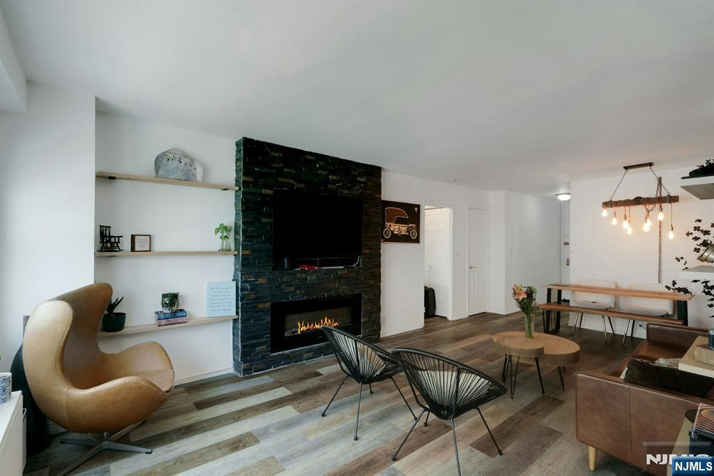 2077 Center Avenue 9E