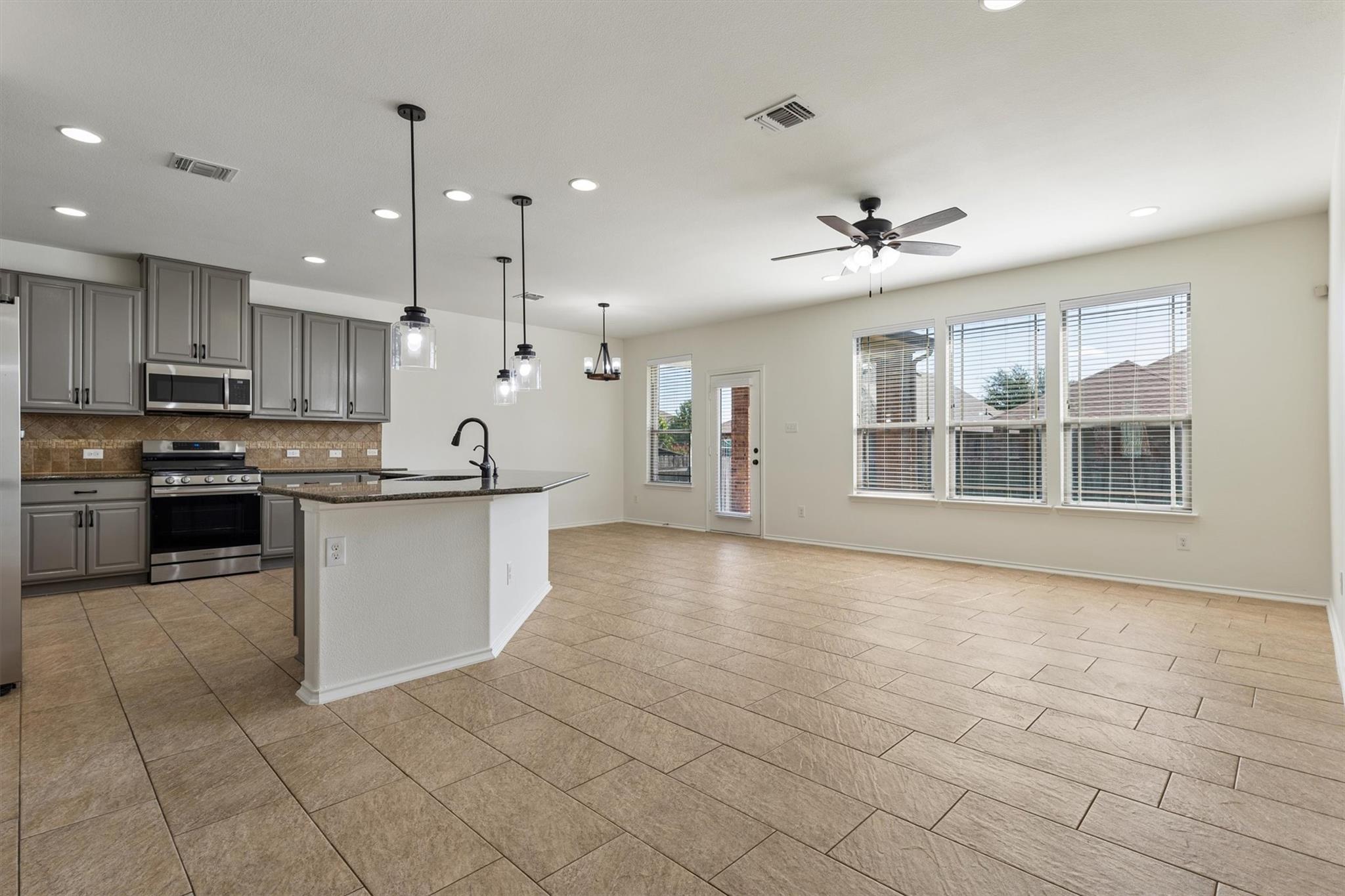1408 Reklaw LN