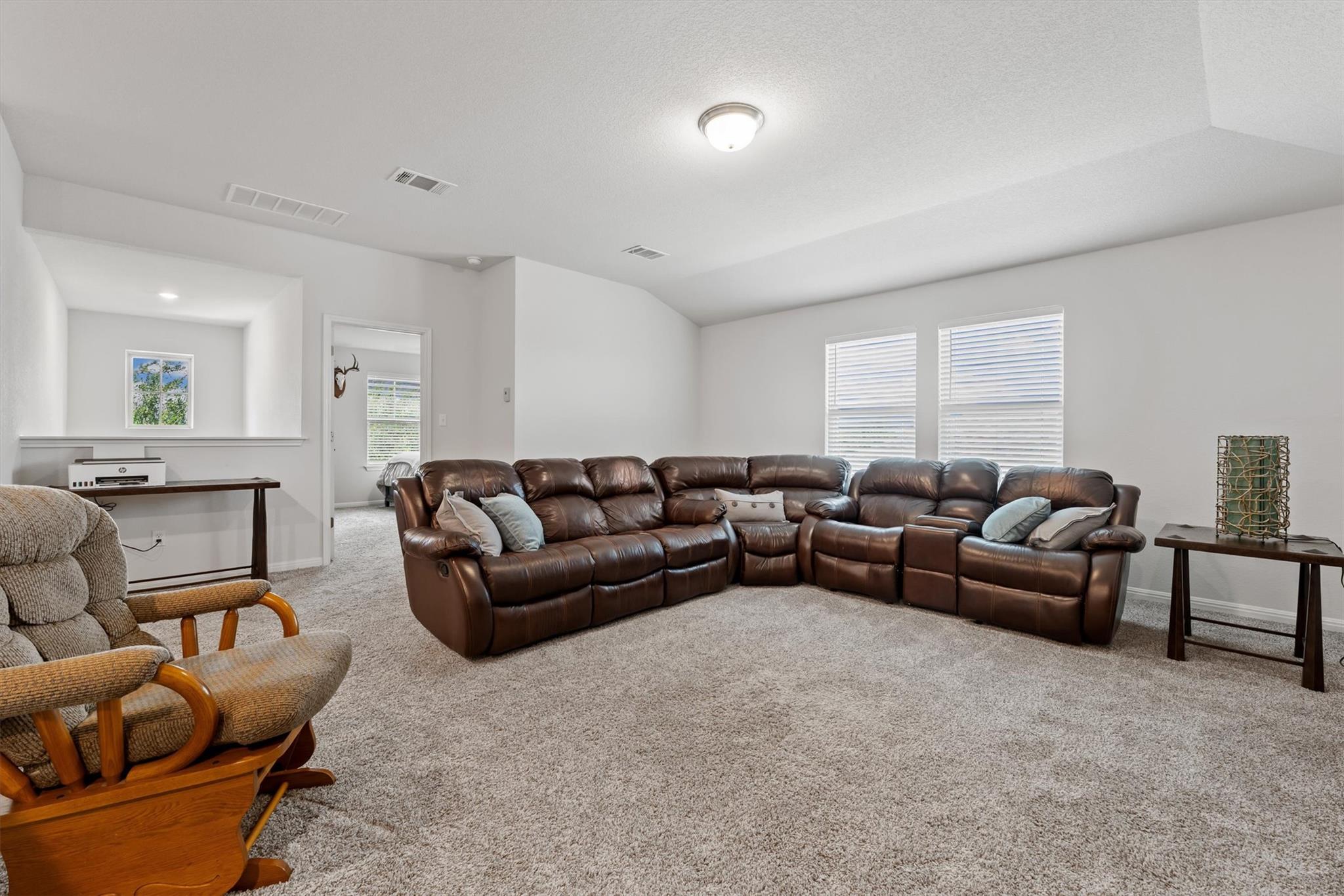 612 Sigourney WAY