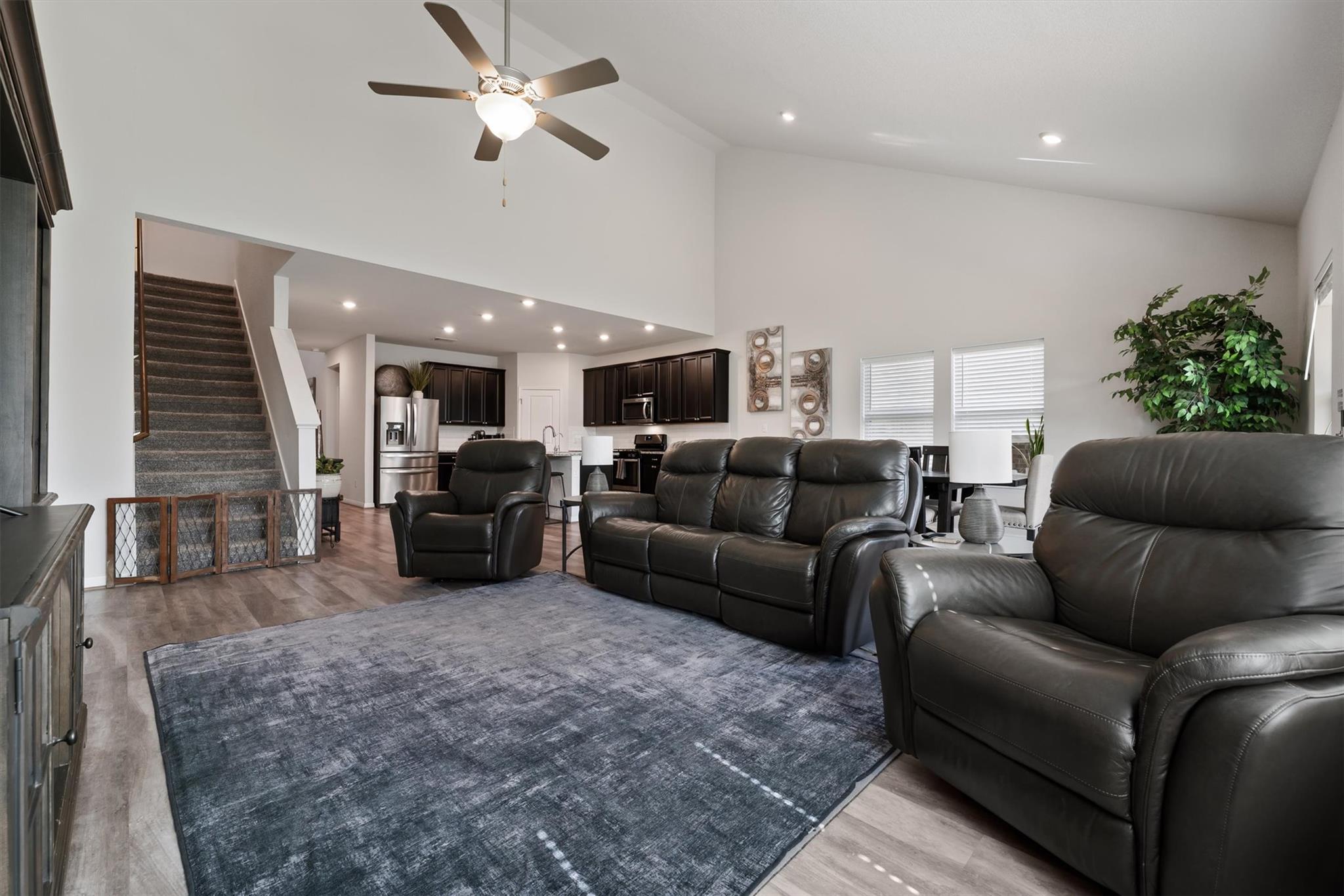 612 Sigourney WAY
