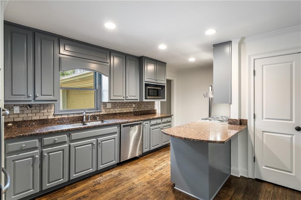 2468 Ridgeway Drive