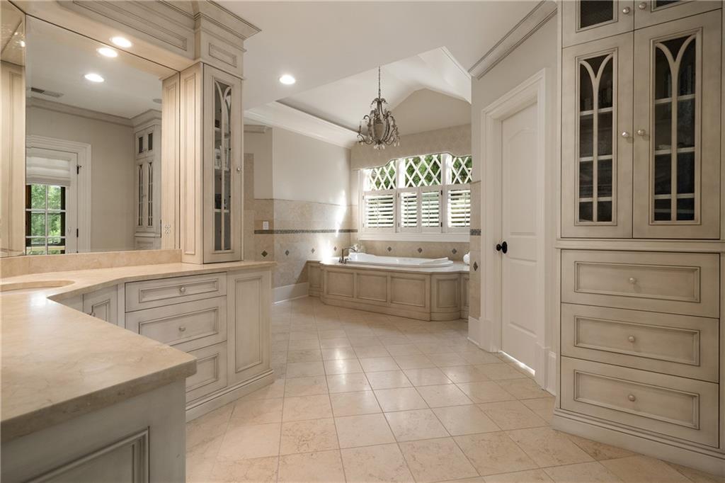 4136 N Stratford Road NE