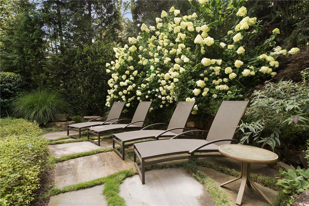 4136 N Stratford Road NE