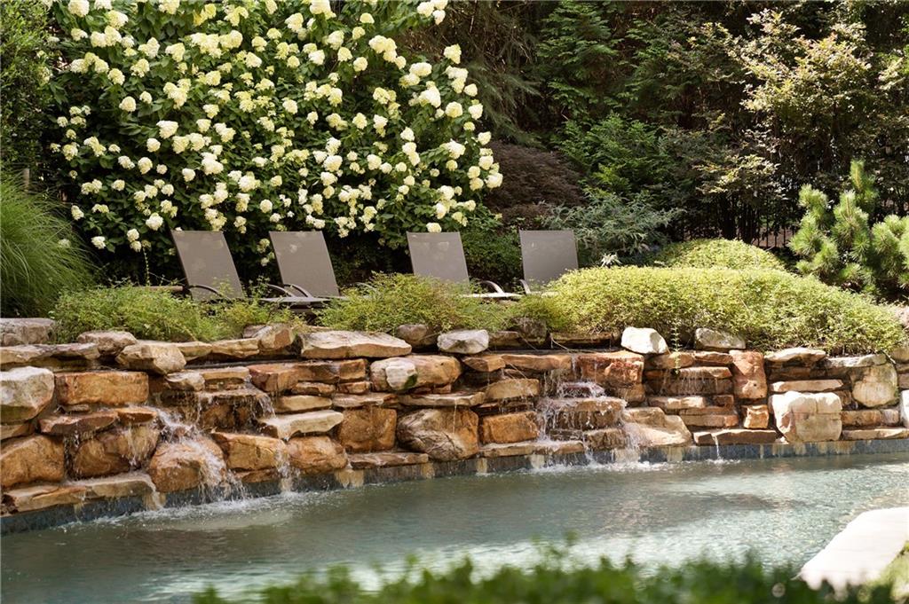 4136 N Stratford Road NE