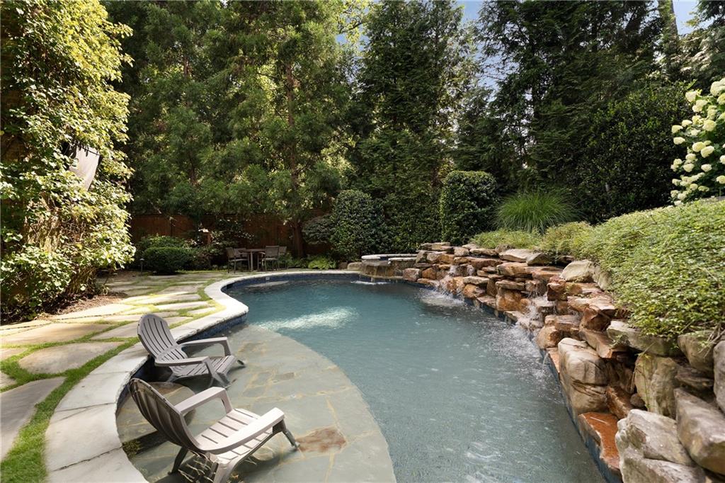 4136 N Stratford Road NE