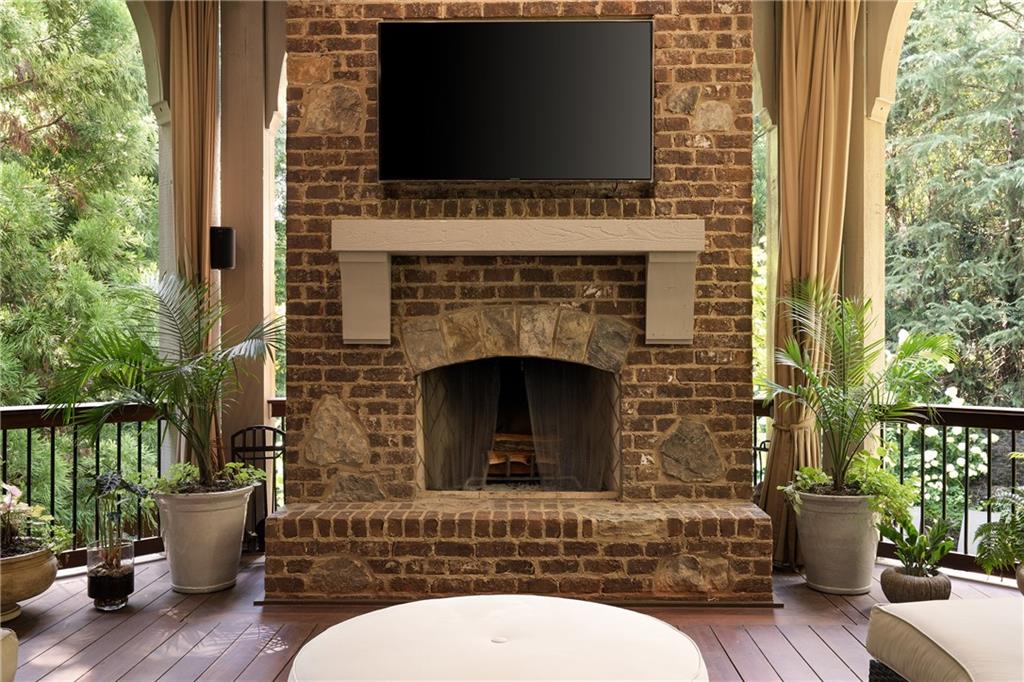 4136 N Stratford Road NE