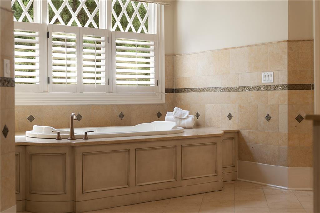 4136 N Stratford Road NE