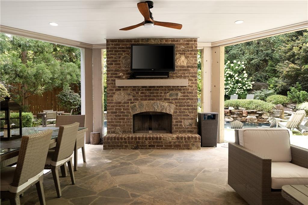 4136 N Stratford Road NE