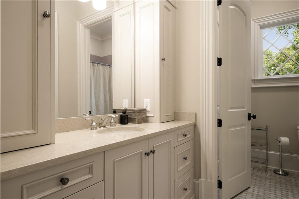 4136 N Stratford Road NE